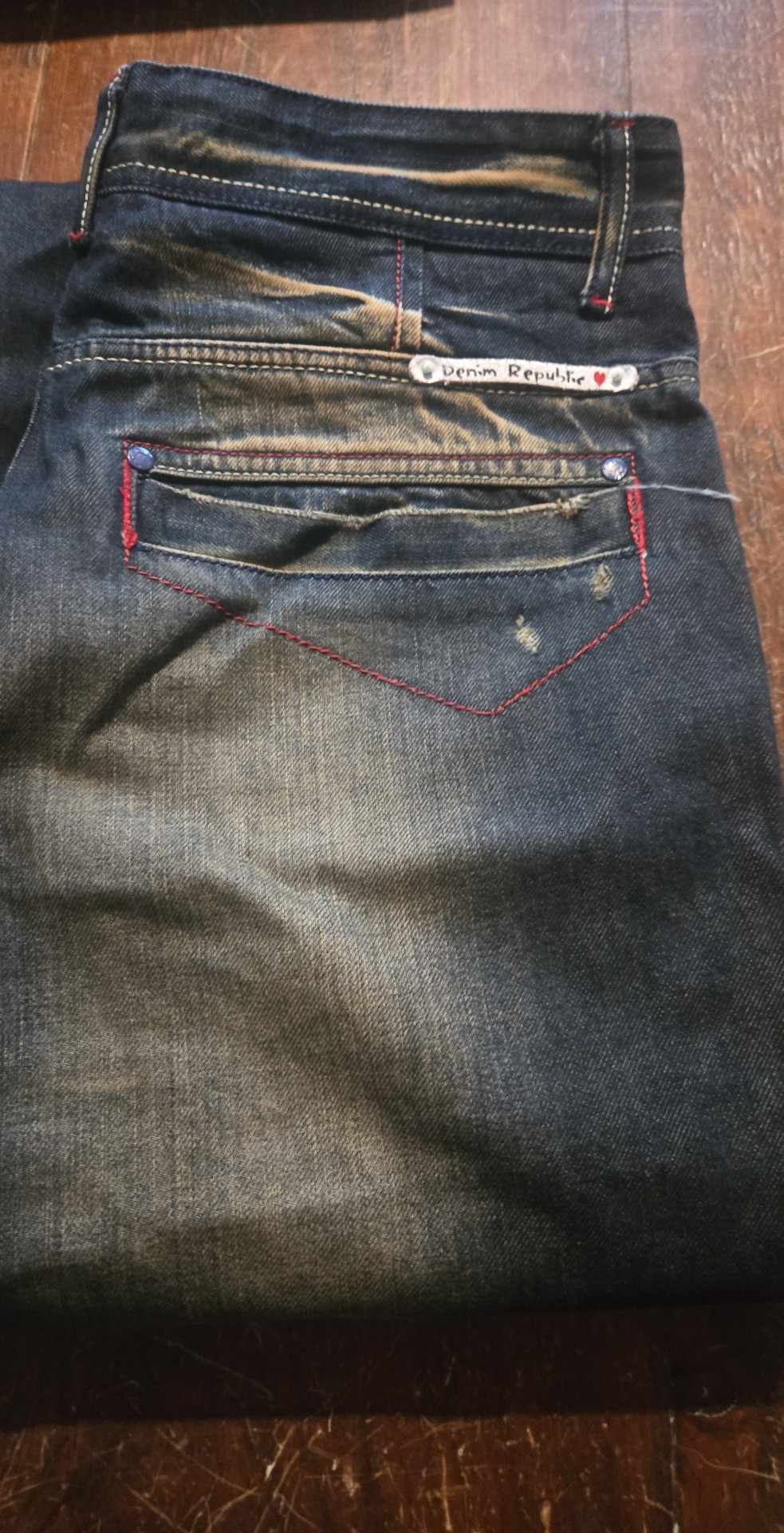 Blue Jeans | Denim Republic | Faded Stylistic Look | Size 34 - The Junk Guru